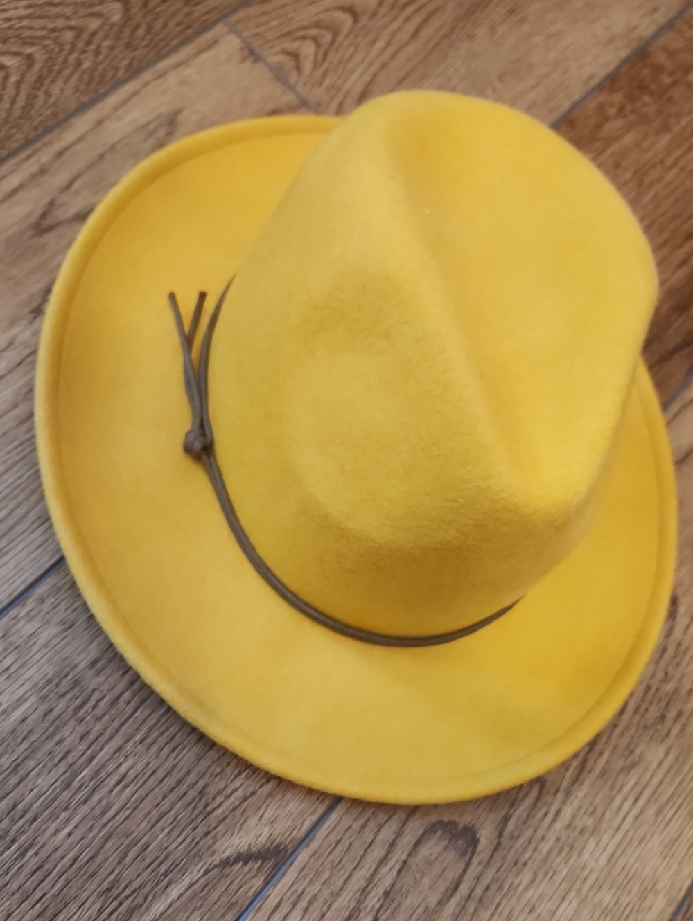 LIKE NEW!! Yellow Wool Woman's Hat - Classic Felt